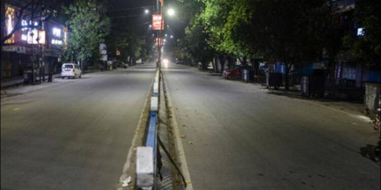 कोरोना के बढ़ते मामलों को देखते हुए गुजरात के 4 महानगरों में नाइट कर्फ्यू का ऐलान