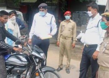 पालिका प्रशासन ने नया रोड सहित अन्य क्षेत्रों में बनाएं 44 चालान, 245 मास्क का किया वितरण