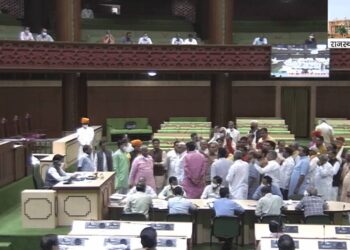 फोन टैपिंग मामले पर विधानसभा में भाजपा का जमकर हंगामा, सदन दो बार स्थगित