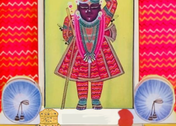 श्रीनाथजी में आज पचरंगी लहरियाँ का श्रृंगार