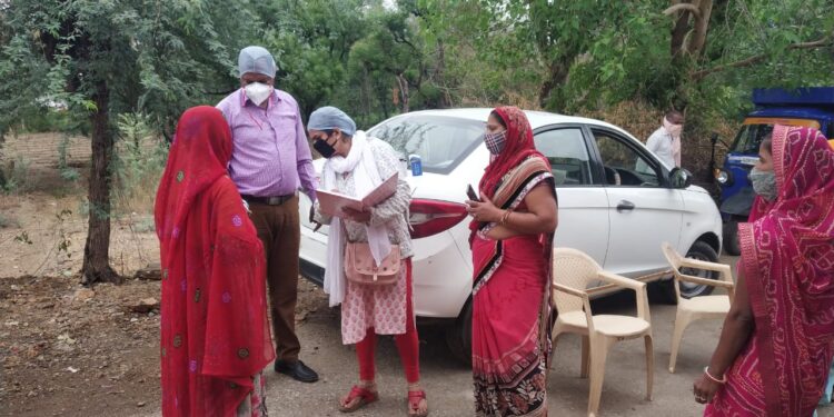 गाँवों में कोरोना चेन तोड़ने के लिये चिकित्सा विभाग और जनप्रतिनिधियों का साझा प्रयास