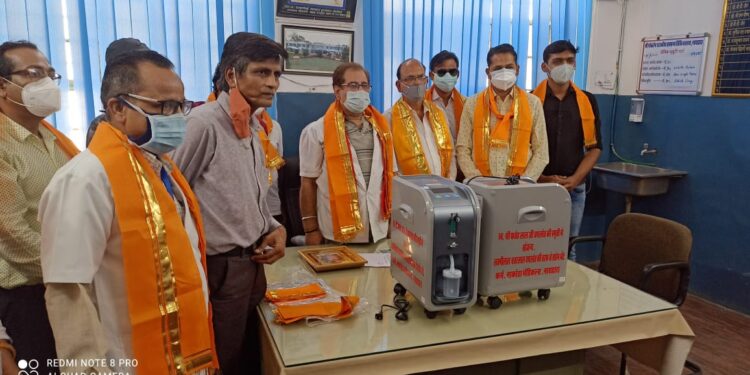 नाकोडा मेडिकल्स द्वारा 2 ऑक्सीजन कंसंट्रेटर नाथद्वारा अस्पताल मे भेंट