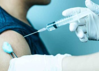 दुनिया में सबसे पहले कोरोना टीका लगवाने वाले पुरुष शेक्सपियर का निधन