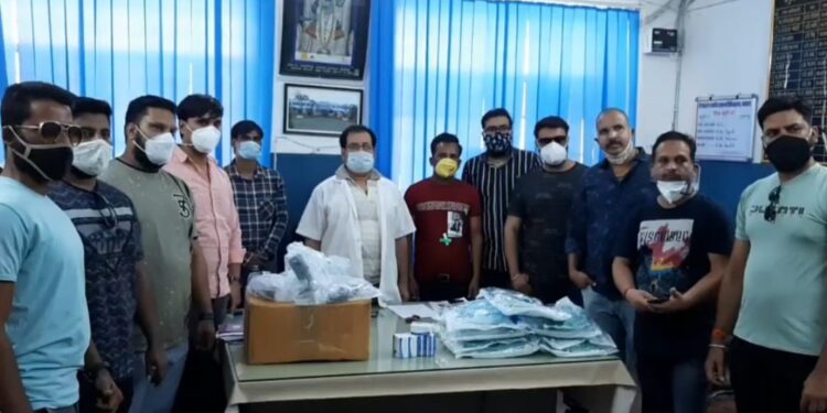 विप्र फाउंडेशन ने श्री गोवर्धन राजकीय सामान्य चिकित्सालय में भेंट किए जीवन रक्षक उपकरण