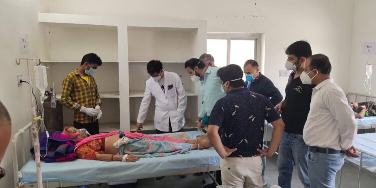 नाथद्वारा के युवा ने खमनोर में भेंट किये बीस बेड व मैट्रेस