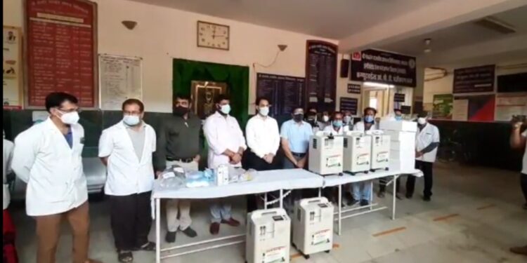 नाथद्वारा अस्पताल में 5 ऑक्सिजन कन्संट्रेटर व अन्य उपकरण भेंट