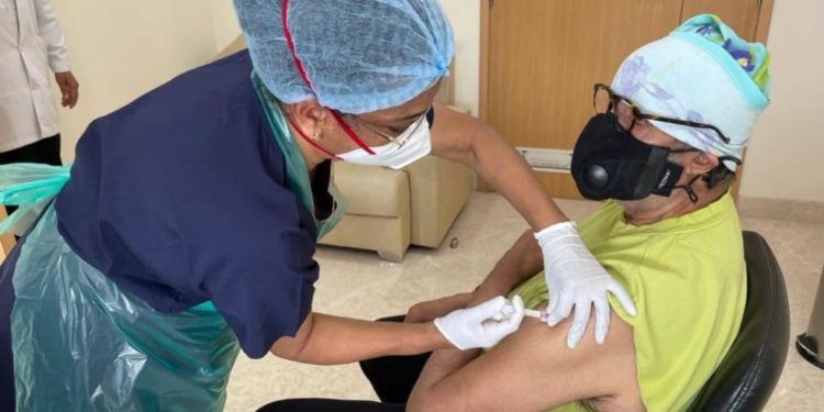 अमिताभ बच्चन ने ली कोरोना वैक्सीन की दूसरी डोज