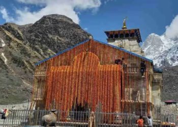 विधिवत अनुष्ठान के बाद केदारनाथ मंदिर के कपाट खुले