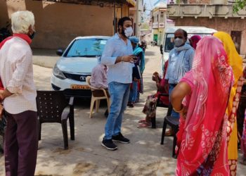 ग्रामीण क्षेत्र में किया गया मेडिकल परीक्षण व दवाई किट का वितरण