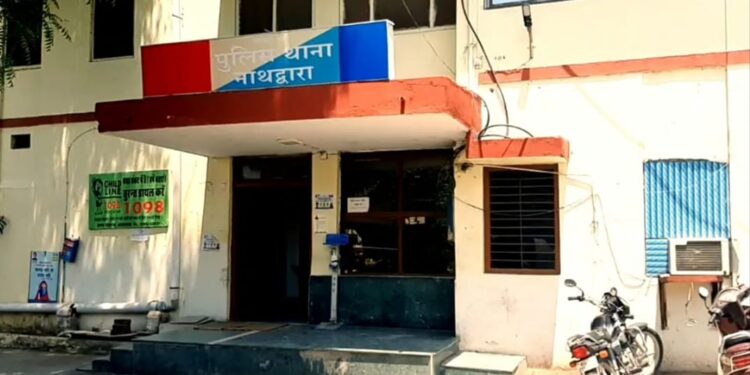 अवैध बजरी दोहन के खिलाफ नाथद्वारा पुलिस ने की कार्यवाही, दो ट्रैक्टर ट्रौली जब्त