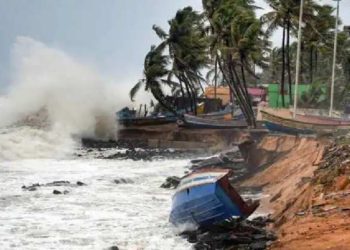 गोवा के तटीय इलाकों से टकराकर आगे बढा चक्रवाती तूफान तौकते