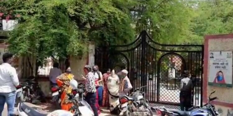 आज से लालबाग स्थित गर्ल्स कॉलेज में शुरू हुआ 18 से 45 वर्ष के युवाओं का ऑफलाइन वेक्सीनेशन