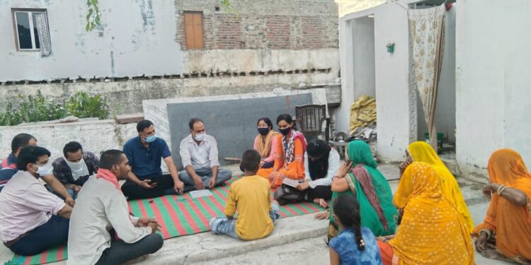 बाल कल्याण समिति ने जरूरत मन्द परिवार को पेंशन व पालनहार योजना से जोड़ा