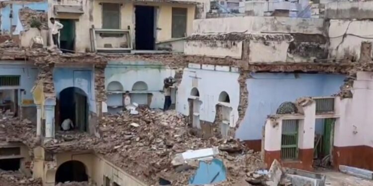 लक्ष्मी विलास धर्मशाला के नव निर्माण मे पार्किंग बनाने की मांग