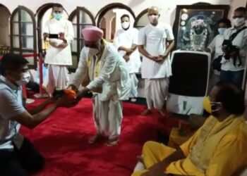 मंदिर मंडल द्वारा किया गया कोरोना में सेवाएं प्रदान करने वालों का सम्मान, विशाल बावा ने दिया आशीर्वाद