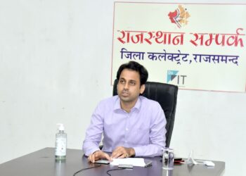 जिला कलक्टर ने अधिकारियों को कोरोना प्रभावित परिवारों को योजनाओं से जोड़ने के दिये आदेश