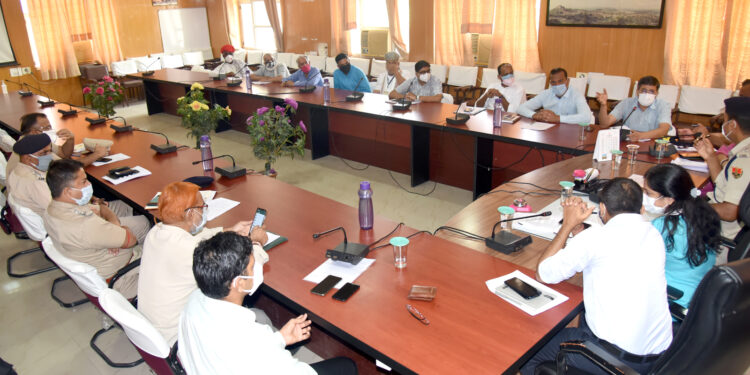 धार्मिक स्थलों को खोलने को लेकर जिला कलक्टर कार्यालय में बैठक आयोजित