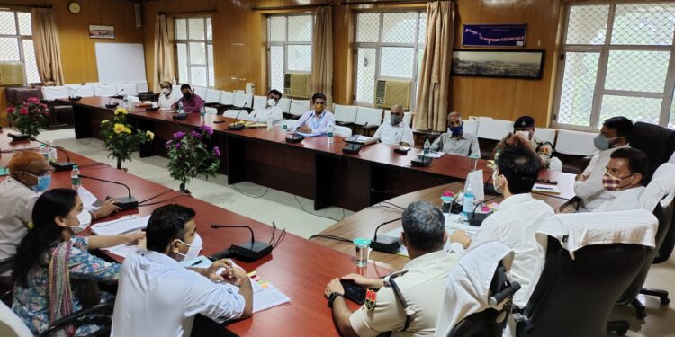 प्रभारी मंत्री आंजना ने चिकित्सा विभाग के अधिकारियों के साथ कोविड-19 के हालातों  पर चर्चा कर दिए आवश्यक निर्देश
