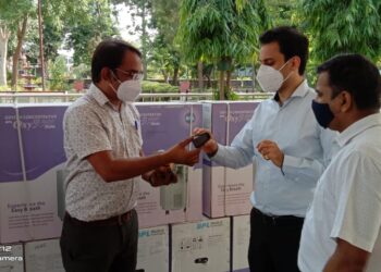 अजीम प्रेमजी फाउंडेशन  ने भेंट किये 13 ऑक्सीजन कंसंट्रेटर व 100 पल्स ऑक्सीमीटर