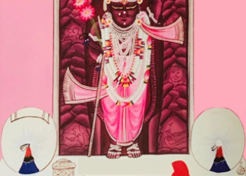 श्रीनाथजी में आज गुलाबी धोती पटका के श्रृंगार