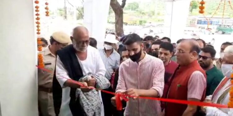 नाथद्वारा त्रिनेत्र सर्कल पर मिराज समूह द्वारा निःशुल्क भोजन शाला का  मुरारी बापू ने किया उदघाटन