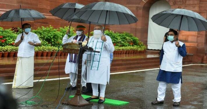 मानसून सत्र : सभी सांसद पूछें तीखे सवाल, लेकिन शांत वातावरण में सरकार को जवाब देने का मौका भी दें : पीएम मोदी