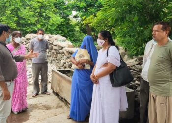 जिले में स्क्रब टाईफस के केस मिलने पर पहुंचे डिप्टी सीएमएचओ