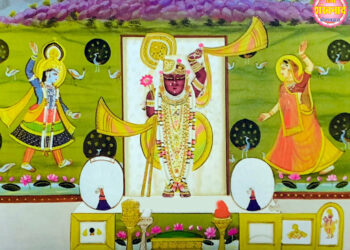 श्रीनाथजी को भोपालशाही लेहरिया के वस्त्र मुकुट काच्छ्नी का अद्भुत श्रृंगार