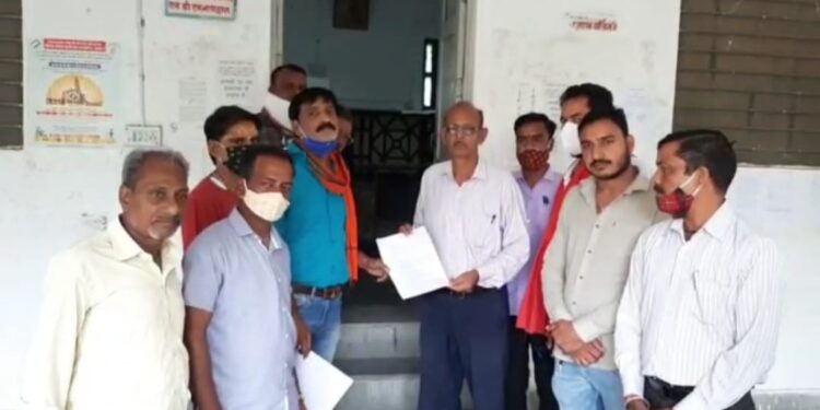 चाकूबाजी की घटना को लेकर श्रीजी टूर एंड टैक्सी यूनियन ने  उप अधीक्षक व SDM से की सख्त कार्यवाही की मांग