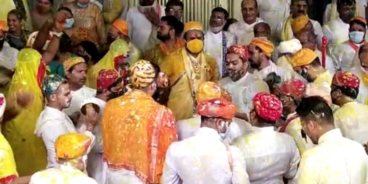 श्रीनाथजी मंदिर में कृष्ण जन्म पर धूमधाम से मनाया गया नंदमहोत्सव