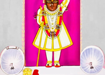 श्रीनाथजी में आज दुधिया वस्त्र, कतरा चन्द्रिका के श्रृंगार