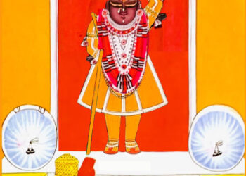 श्रीनाथजी के आज घेरदार वागा, कतरा चन्द्रिका श्रृंगार में दर्शन