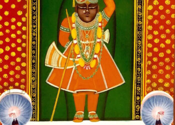 श्रीनाथजी के केसरी वस्त्र-गोल चन्द्रिका श्रृंगार में दर्शन