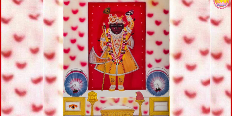 श्रीनाथजी में आज केसरी वस्त्र पर मोर चन्द्रिका श्रृंगार