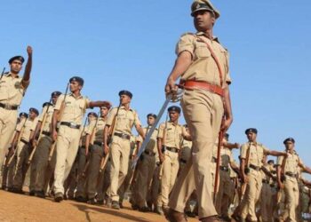 निर्धारित लक्ष्यानुरूप कार्य करें – जिला कलक्टर सक्सेना