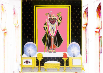 श्रीनाथजी में आज श्याम छापा के वस्त्र, कतरा का श्रृंगार