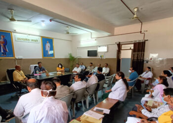 निःशुल्क चिकित्सा सेंवाओं के लिये अस्पताल में  पहचान पत्र साथ लायें