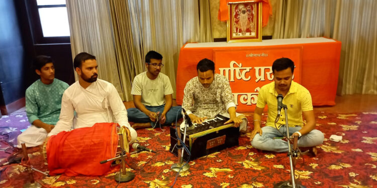 ’’प्रीतबंधी श्रीवल्लभ पद सों’’ के गान ने किया श्रोताओं को भावुक