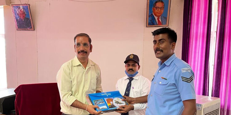 छात्रों को भारतीय वायुसेना की भर्ती के बारे में जानकारी दी