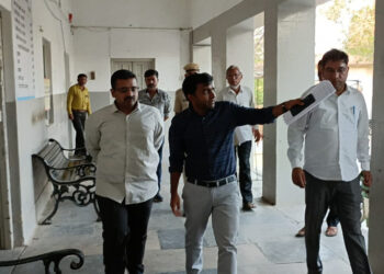 जिला कलेक्टर सक्सेना ने नाथद्वारा उपखंड कार्यालय का किया निरीक्षण