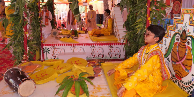 प्रभु श्री विट्ठलनाथजी चैत्री गुलाब की मंडली में बिराजे