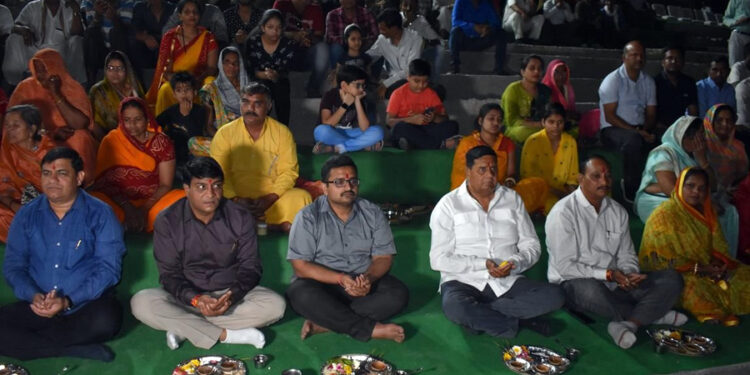 दीपदान-आतिशबाजी के साथ शुरू हुआ गणगौर मेला