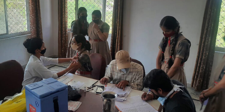 श्रीजी पब्लिक स्कूल में कोविड-19 वैक्सीनेशन शिविर का आयोजन