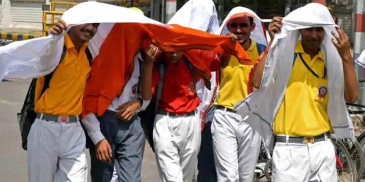 बढ़ती गर्मी के कारण, स्कूलों में ग्रीष्मावकाश के आदेश जारी