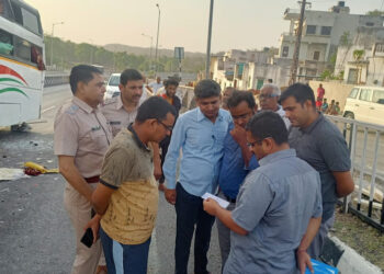 जिला कलक्टर पहुंचे दुर्घटना स्थल पर, दिये आवश्यक निर्देश