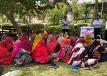 टीम ने किया नरेगा स्थल का निरीक्षण