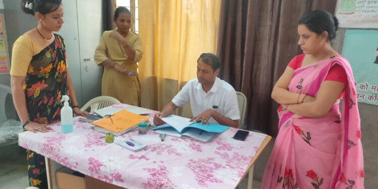 वनस्टॉप सेंटर का किया निरीक्षण