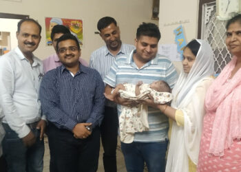 तीन माह की बालिका को दिया गोद