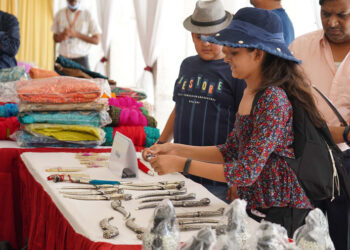 सिटी पेलेस के जनाना महल में सजा ‘आर्ट एण्ड क्राफ्ट’ बाजार