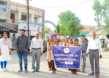 स्कूल के विद्यार्थियों ने निकाली जनजागरूकता रैली